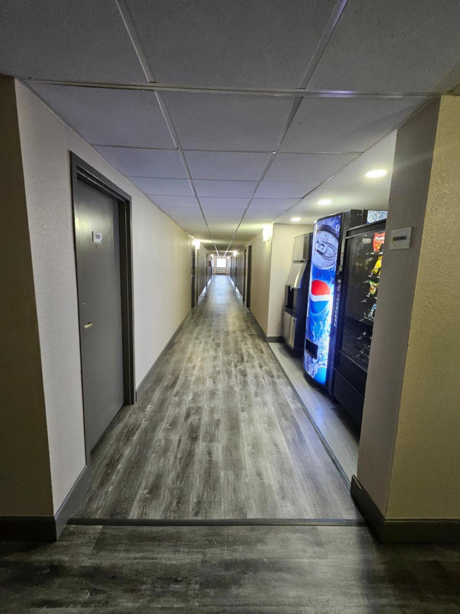 Super 8 By Wyndham Buffalo Extérieur photo